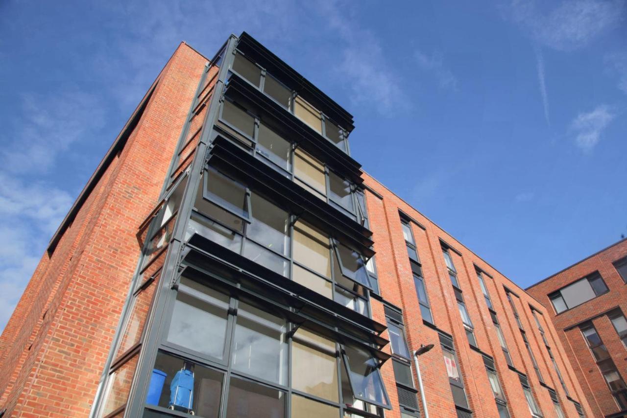 Student Only Riverside Way In Winchester Exterior foto